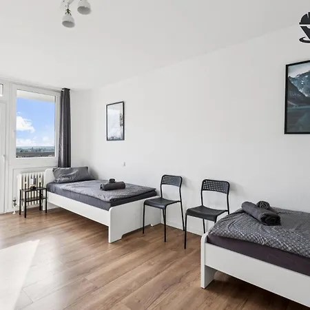 Monteur - Fuer Bis Zu 6 Personen In 63452 - Hu13 *