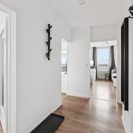 Monteur - Fuer Bis Zu 6 Personen In 63452 - Hu13 *